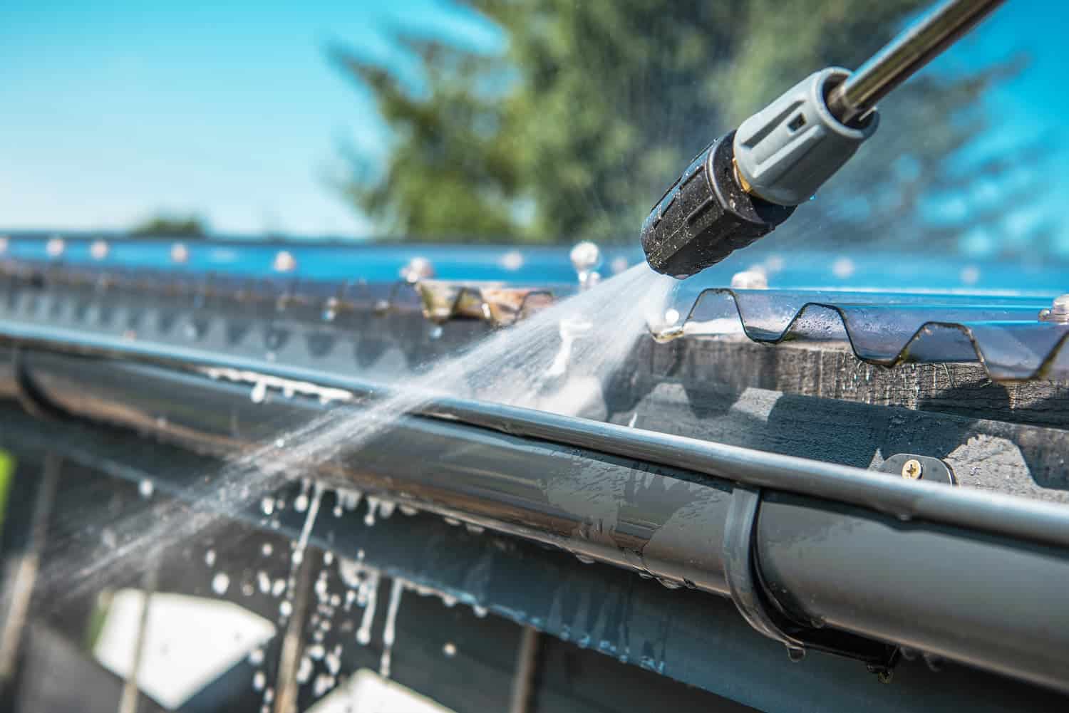 Gutter maintenance Cleaning roof gutter