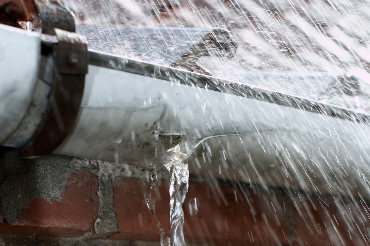 damaged gutter Damaged gutter
